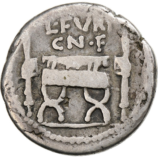 Furia,
denár,
63 před naším letopočtem